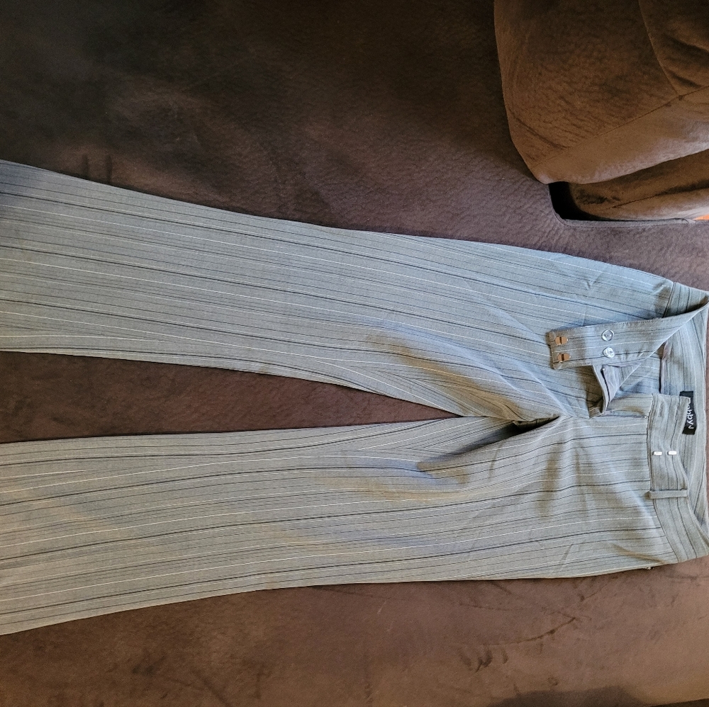 Bobby J dress pants Size 3M Excellent Condition Grey & has 31 inseam